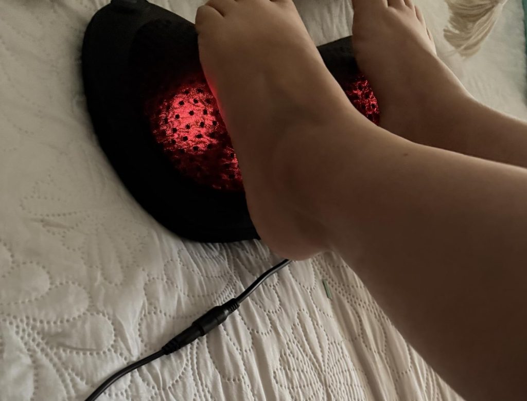 This product is amazing and works exactly as described. I suffer from severe back and foot pain due to my job as a manicurist, since I spend many hours bent over. After comparing several products, I chose this one and I have no regrets. It helps relax my muscles, significantly reduces pain, and the heat function provides great relief. The massage speed is adjustable, and its size makes it easy to take anywhere. Definitely a great purchase. Mrs AdeToke⭐⭐⭐⭐⭐